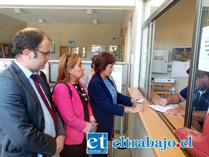 Este miércoles la alcaldesa junto a la DAEM y la directora del Liceo de Niñas, llegaron hasta el Juzgado de Garantía para presentar una querella por ‘ofensas al pudor’ en contra de ‘El Aladino’.