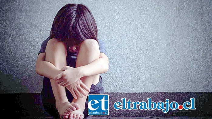 El depravado abusó y violó a la pequeña desde que tenía 5 años de edad y por un lapso de 8 años. (Imagen referencial: www.rtve.es)