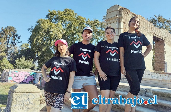 De izquierda a derecha: Vanesa Bórquez, Gabriel Vega, Paula Rodríguez y Mariana Calderón, quienes conforman el elenco de la obra.