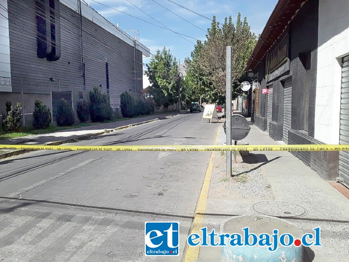 Un sujeto fue apuñalado en calle Padre Hurtado, arteria que permaneció cerrada tras la agresión.