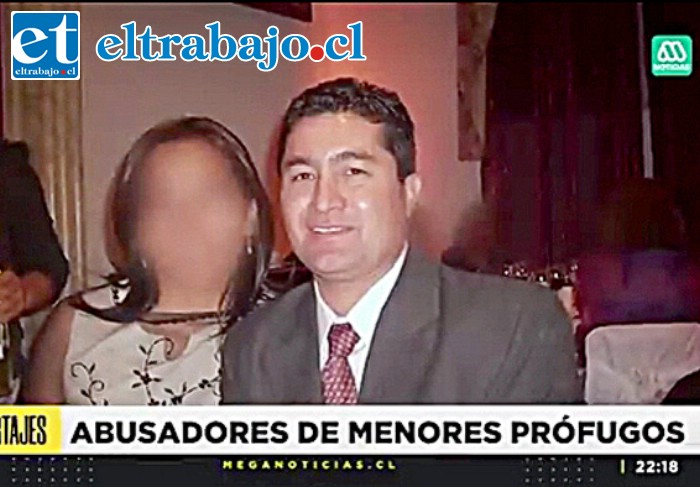 El sentenciado Manuel Burgos Zambrano junto a la madre de sus dos víctimas. (Foto Meganoticias)