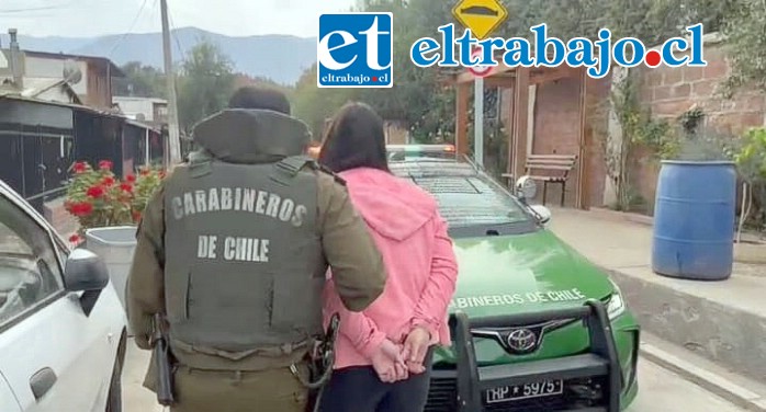 La mujer, de 25 años de edad, fue detenida por el OS7 de Carabineros.