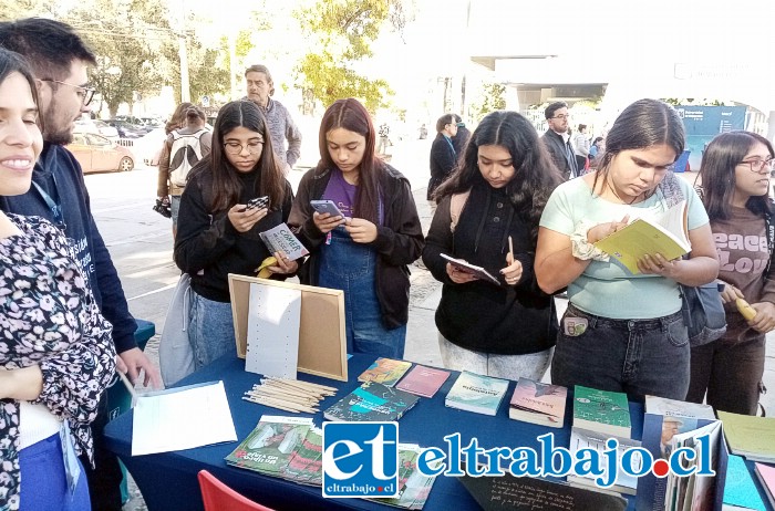 Aunque no era el objetivo principal, escolares pudieron informarse respecto a las carreras del Campus San Felipe de la UV.