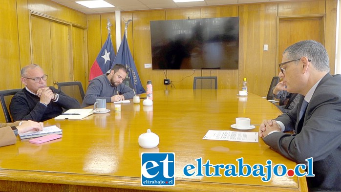 El Director del Sernac se reunió con el gobernador Mundaca para informar la demanda colectiva en contra de Esval.