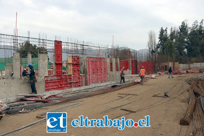 A toda máquina avanzan las obras de construcción del Liceo El Porvenir.