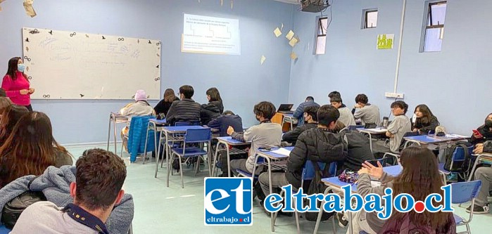 Un total de 84 estudiantes de los dos segundos medios que posee el establecimiento, obtuvieron el mejor puntaje en Lectura y Matemáticas a nivel provincial.