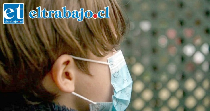 Uso de la mascarilla vuelve a ser obligatorio en los colegios, no solo para alumnos, también para padres y apoderados.