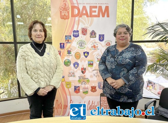 Alcaldesa Carmen Castillo y Directora de la DAEM, Natalia Leiva.