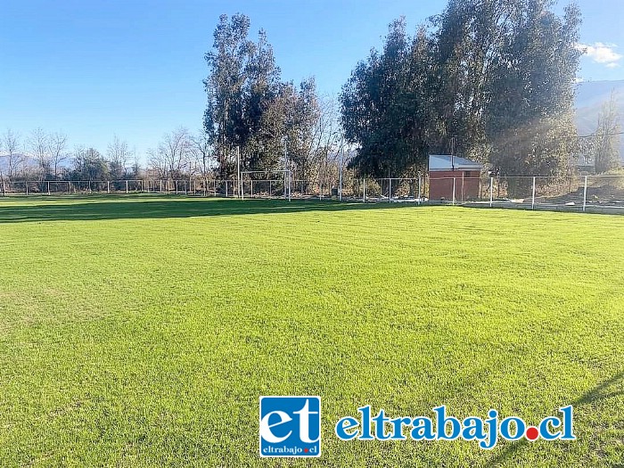 Impecable luce el campo deportivo del club Mario Inostroza.