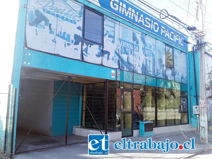 Así estaba ayer en la mañana la sucursal del Gimnasio Pacific ubicado en calle Toromazote, al llegar a la Avenida O´Higgins en San Felipe, cerrado.