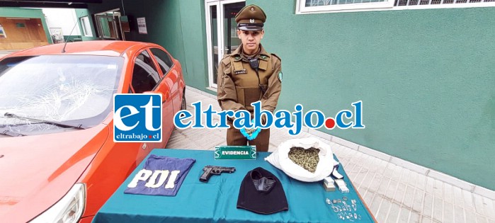 Evidencia recogida por Carabineros tras la detención de estos cuatro delincuentes.