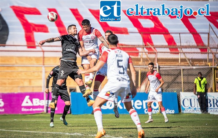 Nicolás Garrido anota el segundo gol del Uní Uní. Foto: Jorge Ampuero)