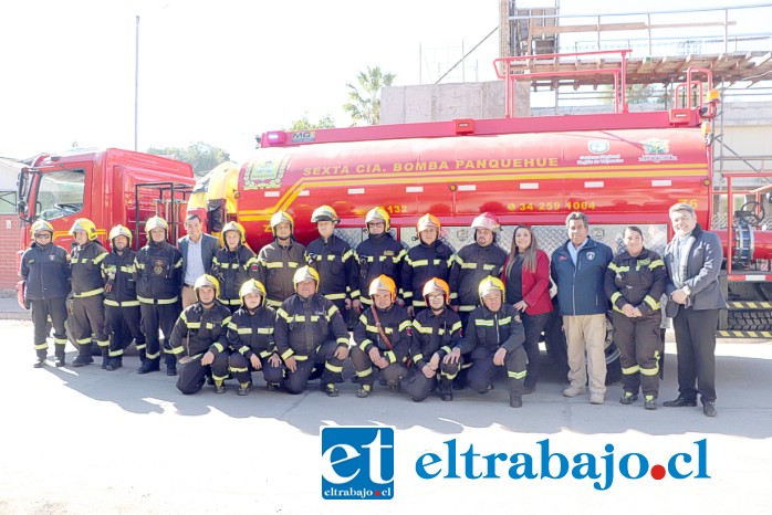 El nuevo camión aljibe se entregó en forma simbólica, pues la entrega oficial se efectuará el sábado 08 de julio a las 12:00 horas en el sector de La Pirca.