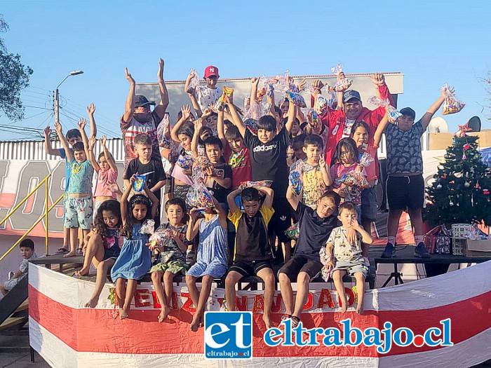 En la imagen de archivo, la barra de Unión San Felipe celebrando el ‘Día del Niño’.