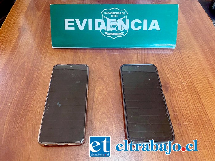 Estos son los dos celulares recuperados por Carabineros de Catemu.