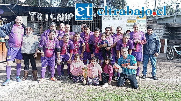 El plantel junto a socios y familiares.