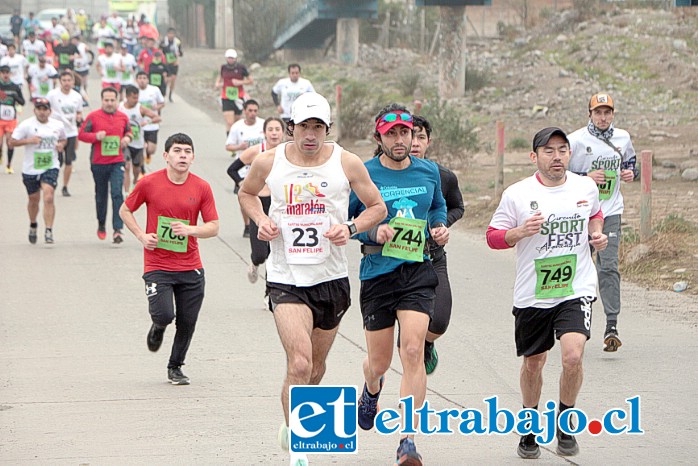 Alrededor de 200 corredores protagonizaron este domingo la primera edición de la ‘Media Maratón Intercomunal’ que se disputó en circuitos de 5k, 14k y 28k, entre las comunas de San Felipe y Puteando.