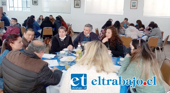 Más de 60 apoderados llegaron a la mesa de trabajo.