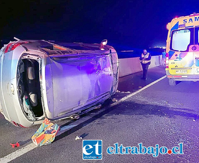 Un vehículo volcó en la ‘Carretera dela Muerte’.