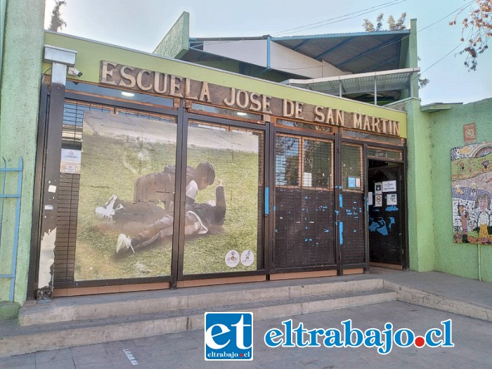 Cuatro delincuentes fueron detenidos cuando intentaban robar diversas especies desde la Escuela José de San Martín.