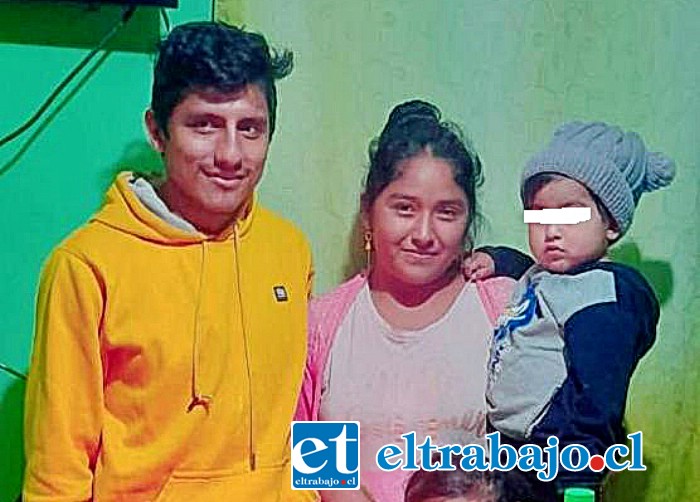 Lizbeth Martínez cuando aún vivía, junto a su esposo e hijos.