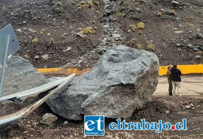 Estas fueron algunas de las rocas que cayeron sobre el Camino Internacional.