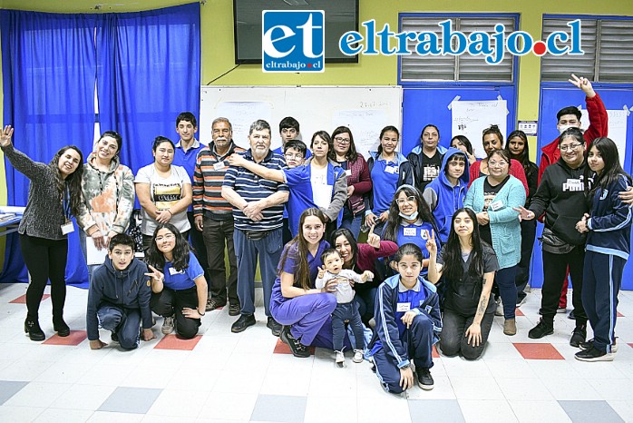 En la Escuela San Alberto de Guzmanes se desarrolla el Programa Familias Fuertes, iniciativa Piloto en el país que busca fomentar la crianza responsable y prevención de conductas de riesgo de salud en familias con adolescentes de 10 a 14 años.