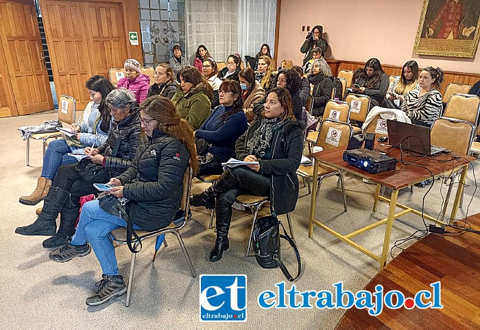 En la primera sesión se registró una participación de 25 emprendedoras, de un total de 45 inscritas.