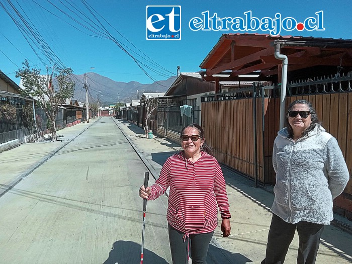 Acá vemos a ‘Panchita’ y su vecina Ángela posando para nuestro medio en el pasaje renovado.