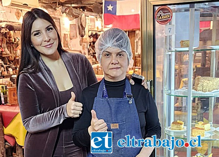 Priscila junto a Sarela Sepúlveda del Restorán La Ruca