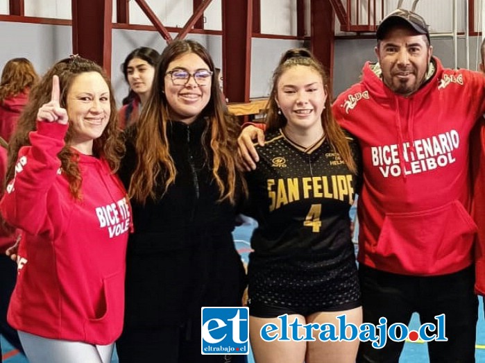 Amaya junto a su familia. De izquierda a derecha su madre Gissela, su hermana Rayén, Amaya y su padre Oscar.