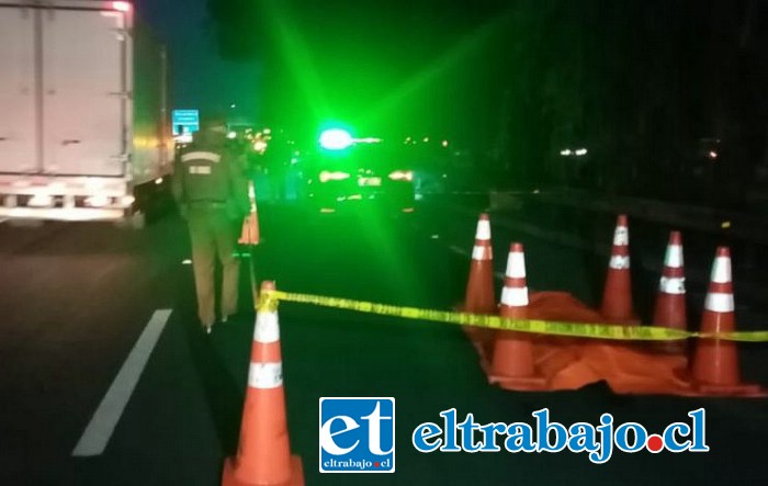 La Brigada de Homicidios de la PDI investiga el hallazgo de un hombre asesinado a balazos en el bypass de la ruta internacional. (Imagen referencial)