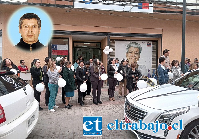 Compañeros de trabajo, pensionados, comerciantes vecinos gente común y corriente dando el último adiós a don Mario, guardia muy querido.