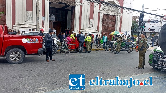 Operativo se desarrolló ante la mirada de los transeúntes, debido a la resistencia de los comerciantes.