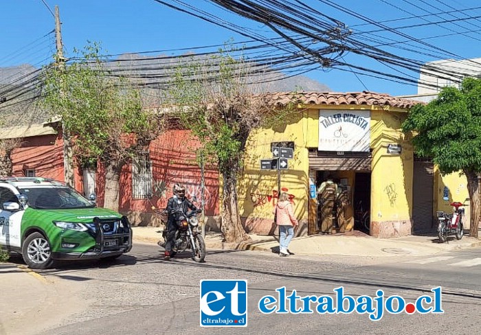 Carabineros llegó al lugar para buscar a los responsables de este hecho.