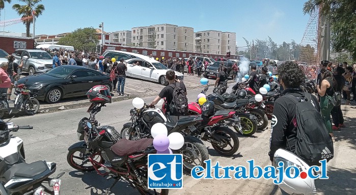 La pompa fúnebre con los restos del ‘Benja’ saliendo desde la Parroquia Andacollo.