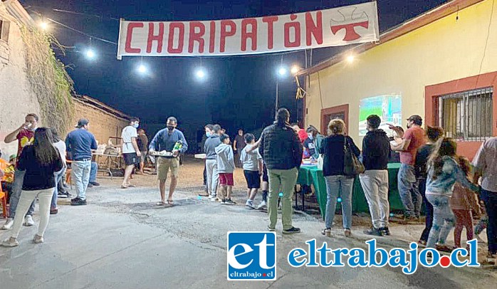 La ‘Choripatón’ lleva cerca de 10 años realizándose en Belisario Montenegro N°189, sector de Almendral Alto.