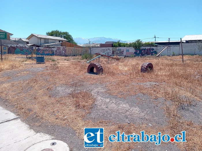 En este lugar y después de 20 años de espera, se supone que ahora sí va la sede comunitaria de Villa La Estancia.