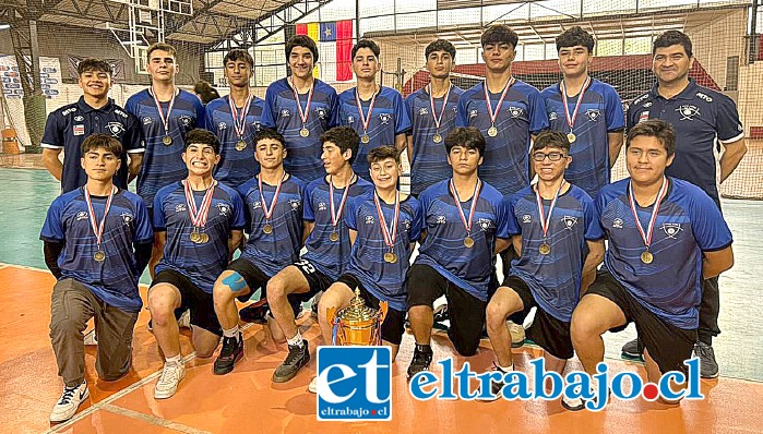 Integrantes del equipo U15 varones Unión Volley San Felipe, campeones Copa Promesas del Club Manquehue.