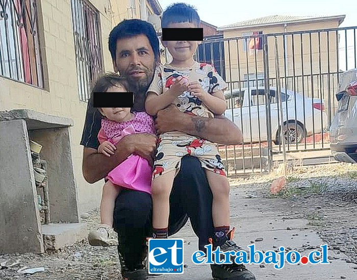 Juan Pablo León Segura, motorista fallecido, junto a su hija e hijo.