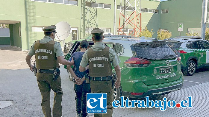 El ‘Pata de Lija’ en los momentos en que es llevado al furgón policial.