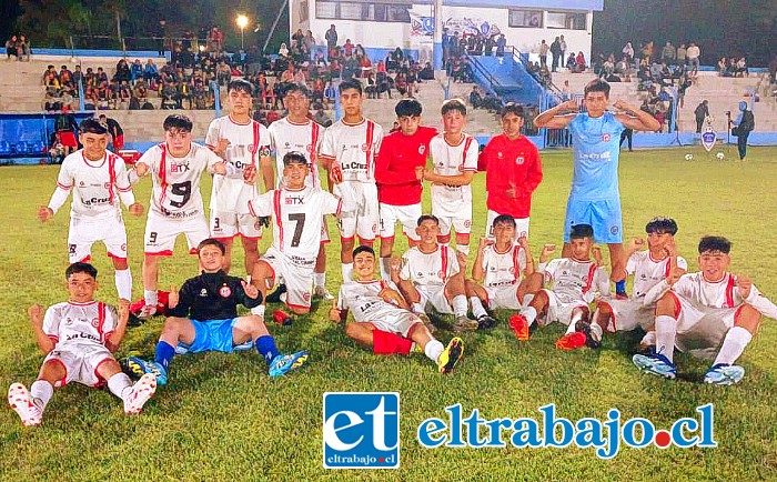 El conjunto Sub-13 de Unión San Felipe tras el debut en la Copa Caí Aimar.