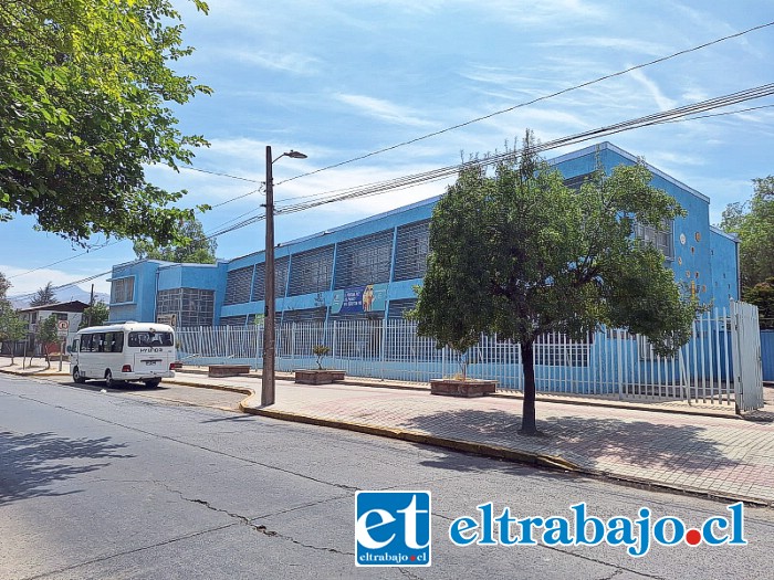 DAEM de San Felipe inició el proceso para que el Liceo Corina Urbina sea mixto.