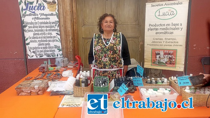 Lucía Bugueño y sus productos en base a plantas medicinales y aromáticas.