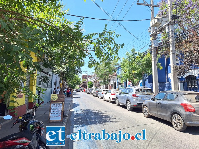 Cuatro delincuentes fueron detenidos por robo en un local comercial de calle Combate de Las Coimas.