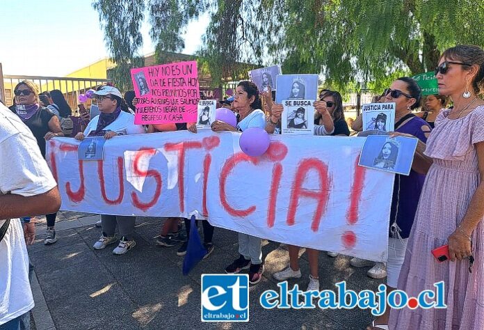 Antes y después de la audiencia, familiares y amigos de Michelle, realizaron manifestaciones.