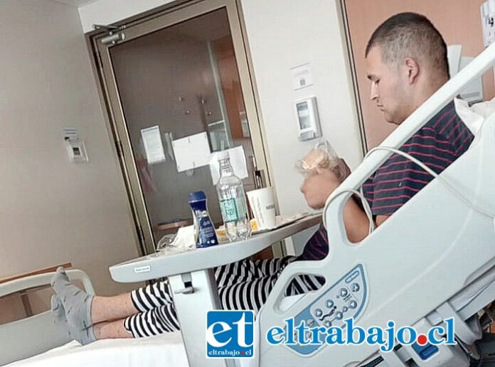 Nicolás Tapia Pizarro, en su estadía en la clínica Santa María.