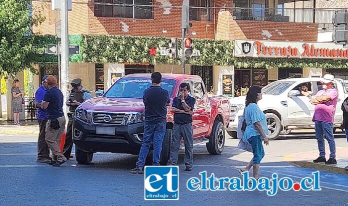 Una persona resultó lesionada tras ser atropellada en pleno centro de San Felipe.