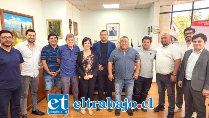 Dirigentes del fútbol amateur de San Felipe en reunión junto al municipio.