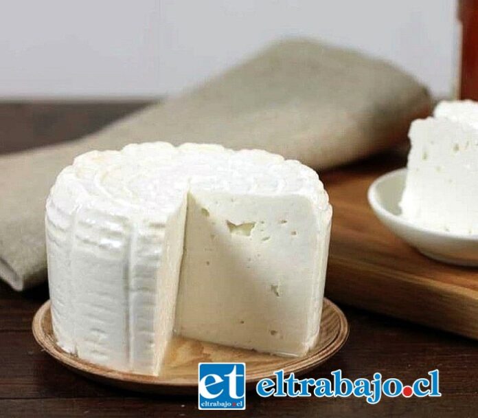 Confirman casos de salmonella en personas intoxicadas tras consumo de queso de cabra en mal estado.